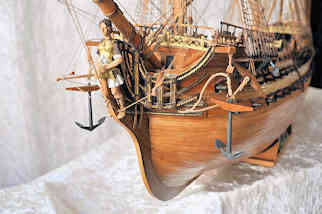 Vaisseau amiral FranÃ§ais de 50 metres, construit a Toulon et lance en 1668 (ou 1692 selon les sources), le Royal Louis etait un trois ponts dote de 112 canons, et l un des plus puissants de l Ã©poque. Il fut abondamment modifie et amÃ©liore durant sa longue carriere.